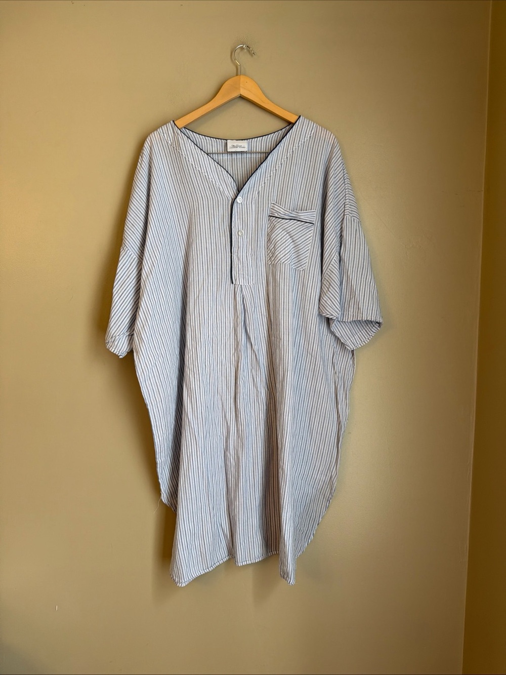 The VERMONT COUNTRY STORE | Men's Blue Cotton Nightshirt L/XL
Oversized
